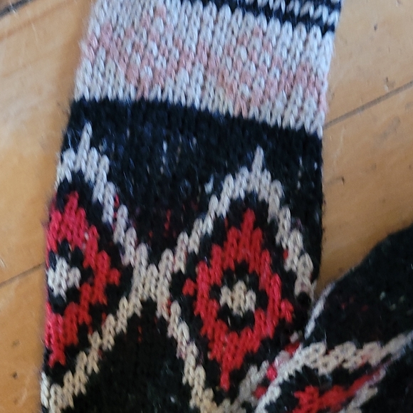 Sweater size medium Aztec-ish - Picture 4 of 5